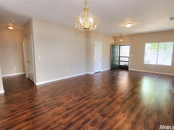 3rd image of 3166 Saginaw St