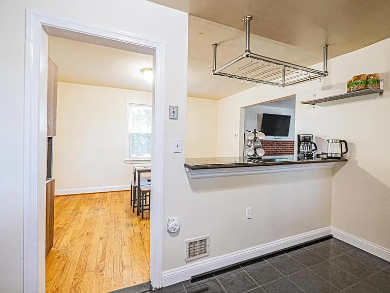 8411 Potomac Ave — Photo 22