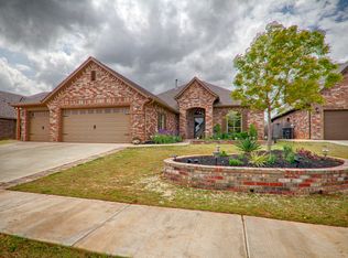 909 Samantha Ln, Moore, OK 73160