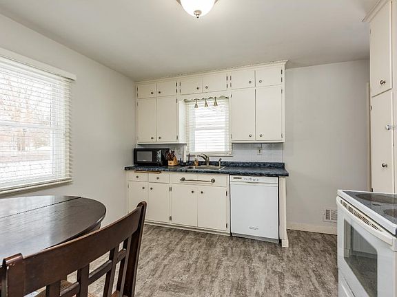 4th image of 2245 Floral Dr