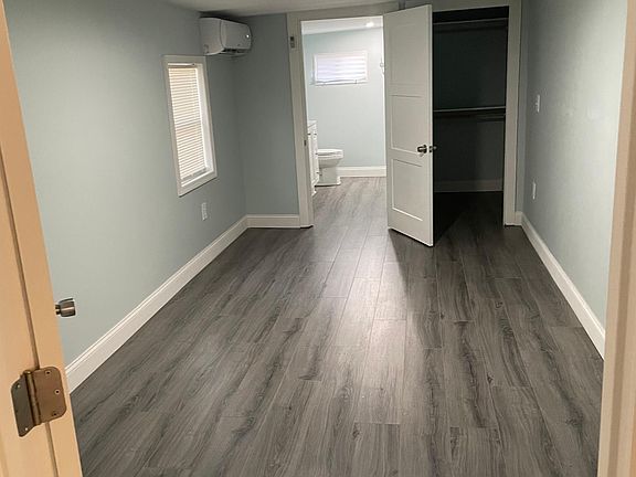 4th image of 1136 Millbrook Ave
