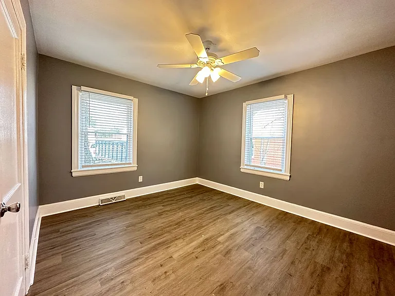 512 Pleasant St — Photo 8