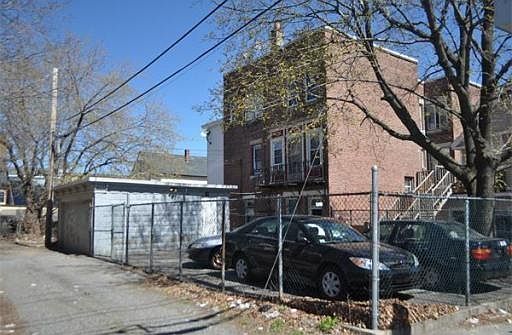 2nd image of 138 Newbury St