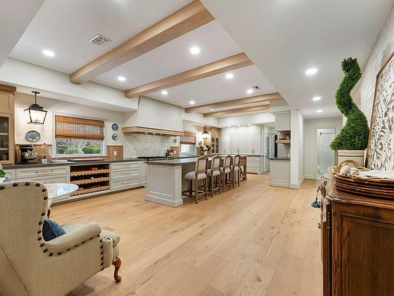 3rd image of 15585 Bedford Ln