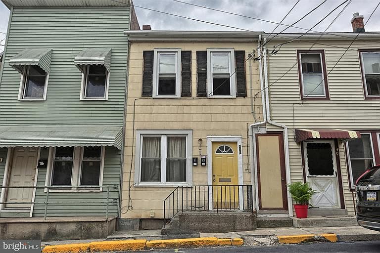 1st image of 303 W Norwegian St