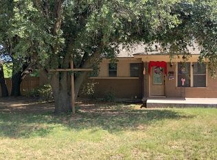 1011 W Dyer St, Breckenridge, TX 76424