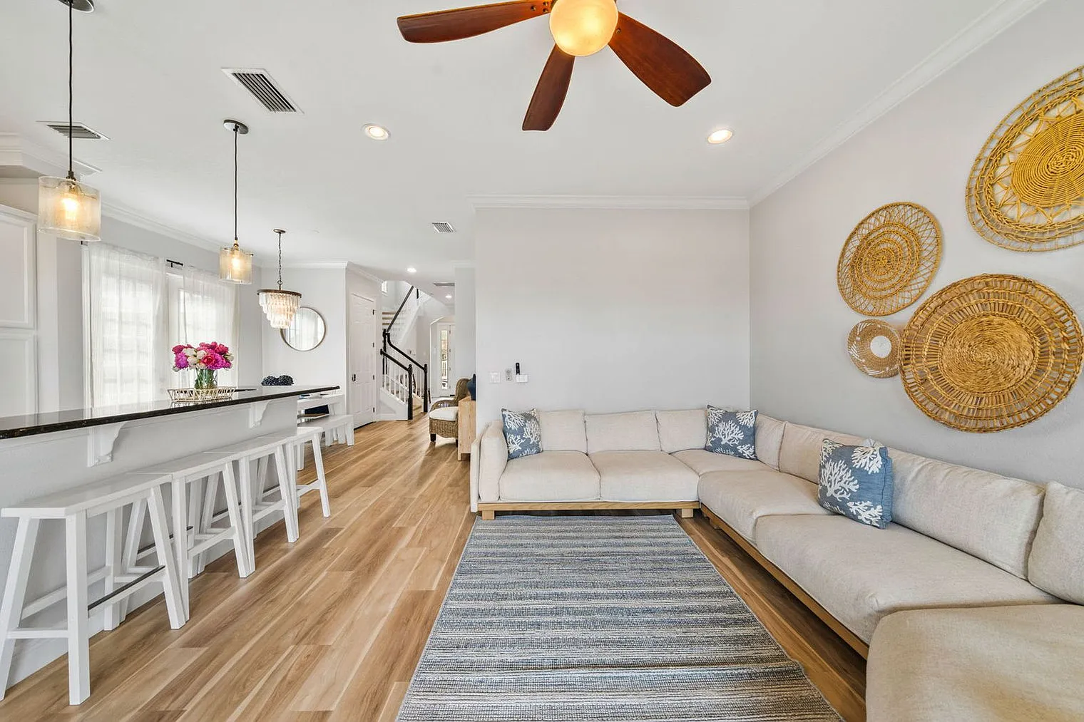 5 bed, 4.0 bath, 3605 sqft, $8,272 — Photo 3