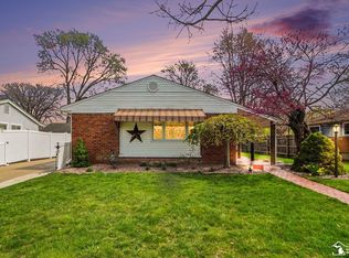 2515 Boxford St, Trenton, MI 48183