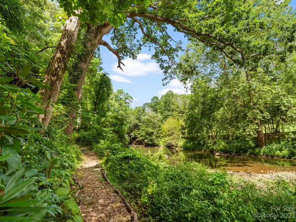 1 Driftwood Ct, Asheville, NC 28805