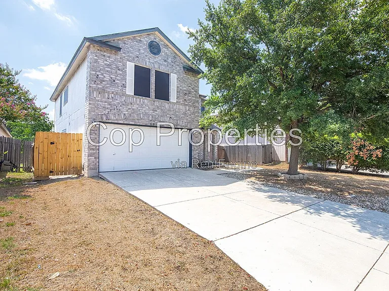 8118 Stagwood Hl — Photo 1