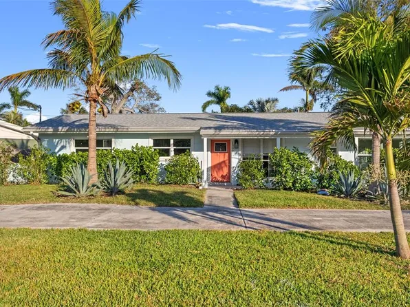 1500 Carson Cir NE, Saint Petersburg, FL 33703