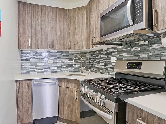 4th image of 300 E 71st St APT 6D