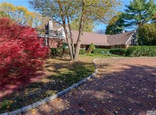 5 Harbor Acres Rd, Sands Pt, NY 11050