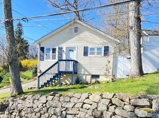 6 Sutton Rd, Hopatcong, NJ 07843