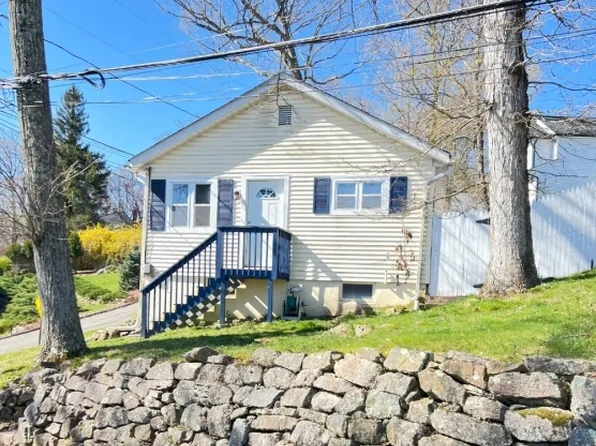 6 Sutton Rd, Hopatcong Boro, NJ 07843