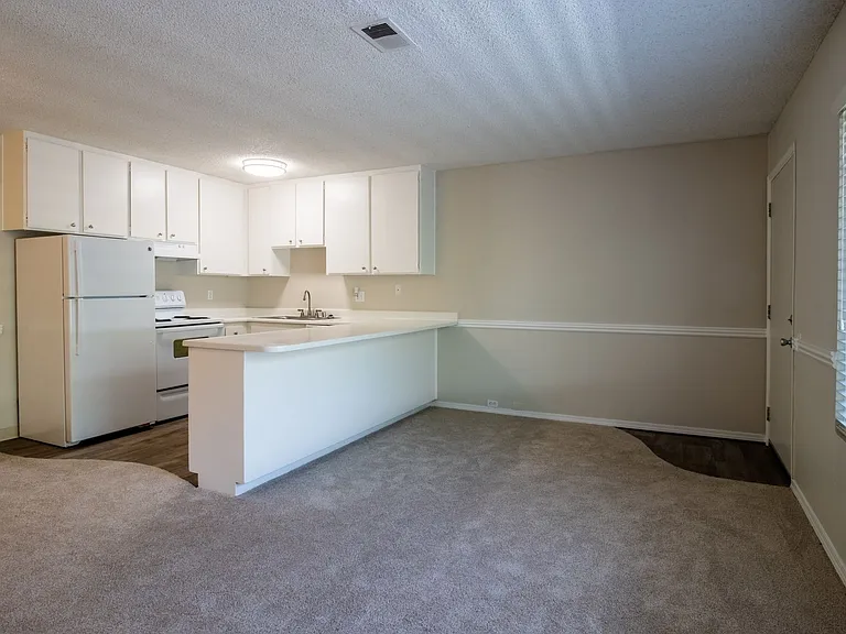 Near Everything, All Amenities! 1616 Q Street, Camellia Court Apartments — Photo 1