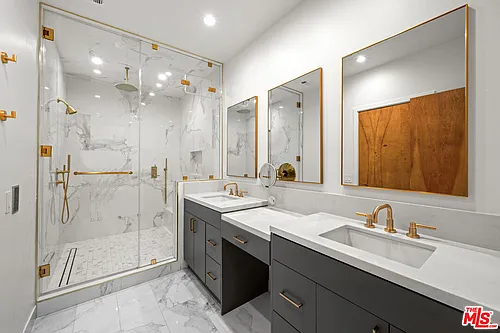 106 N Croft Ave #301 Photo 1