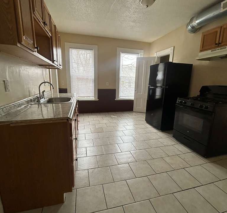 1st image of 92 Sylvan Ave #A2