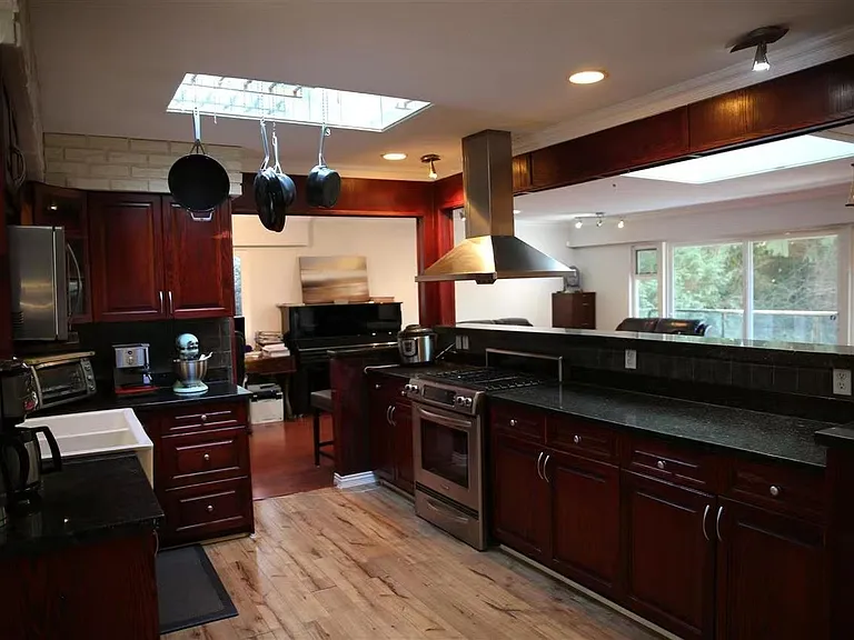 6789 Marine Dr — Photo 10