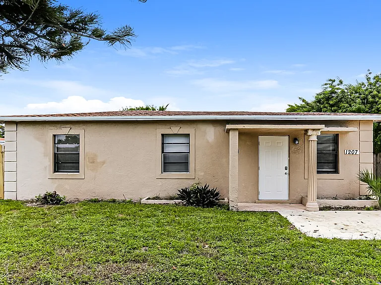 1207 NW 17th Ave — Photo 1