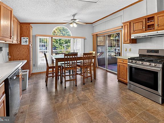 4th image of 79 Shenandoah Dr