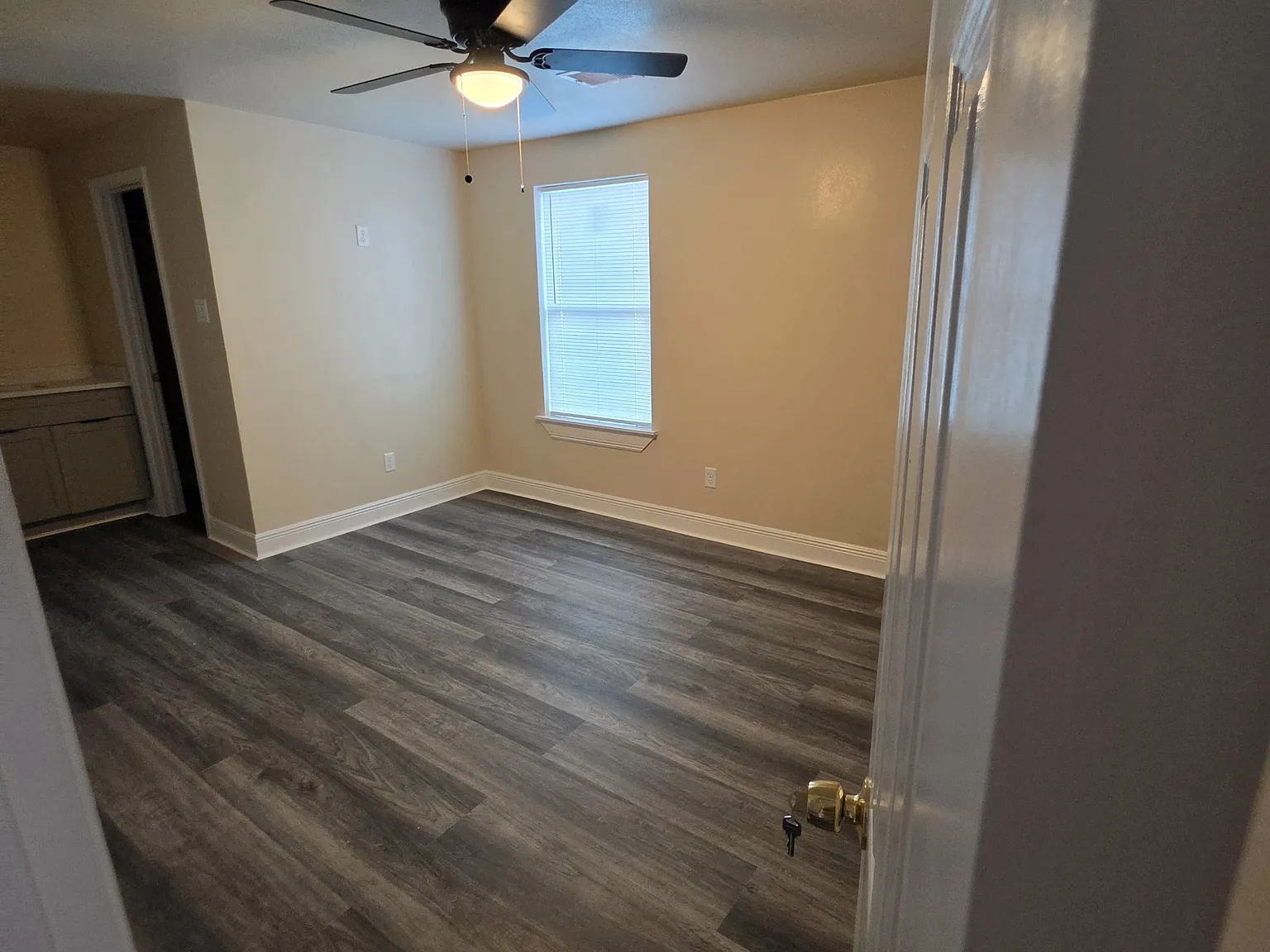 318 Glenmore Dr — Photo 4