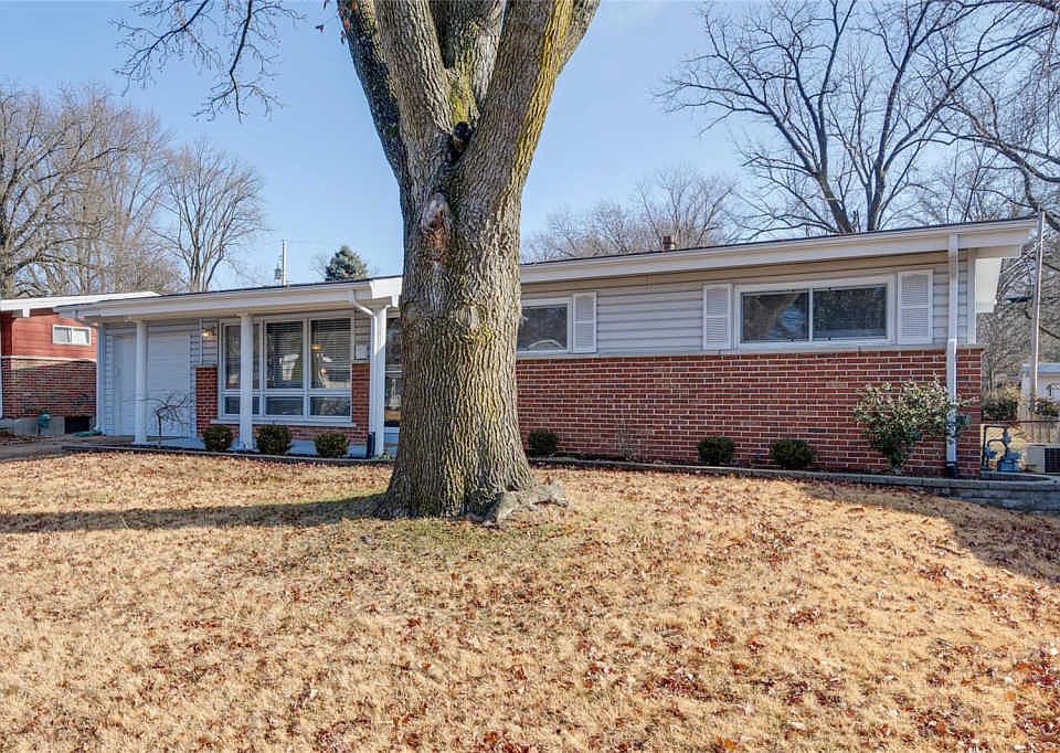 1st image of 490 Larry Dr
