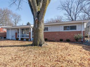 490 Larry Dr, Florissant, MO 63033
