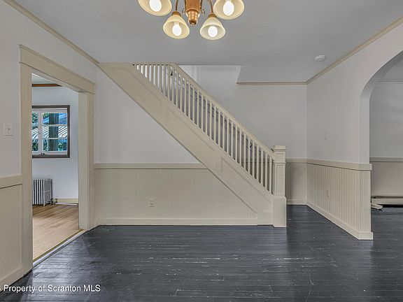 5th image of 105 Spring St