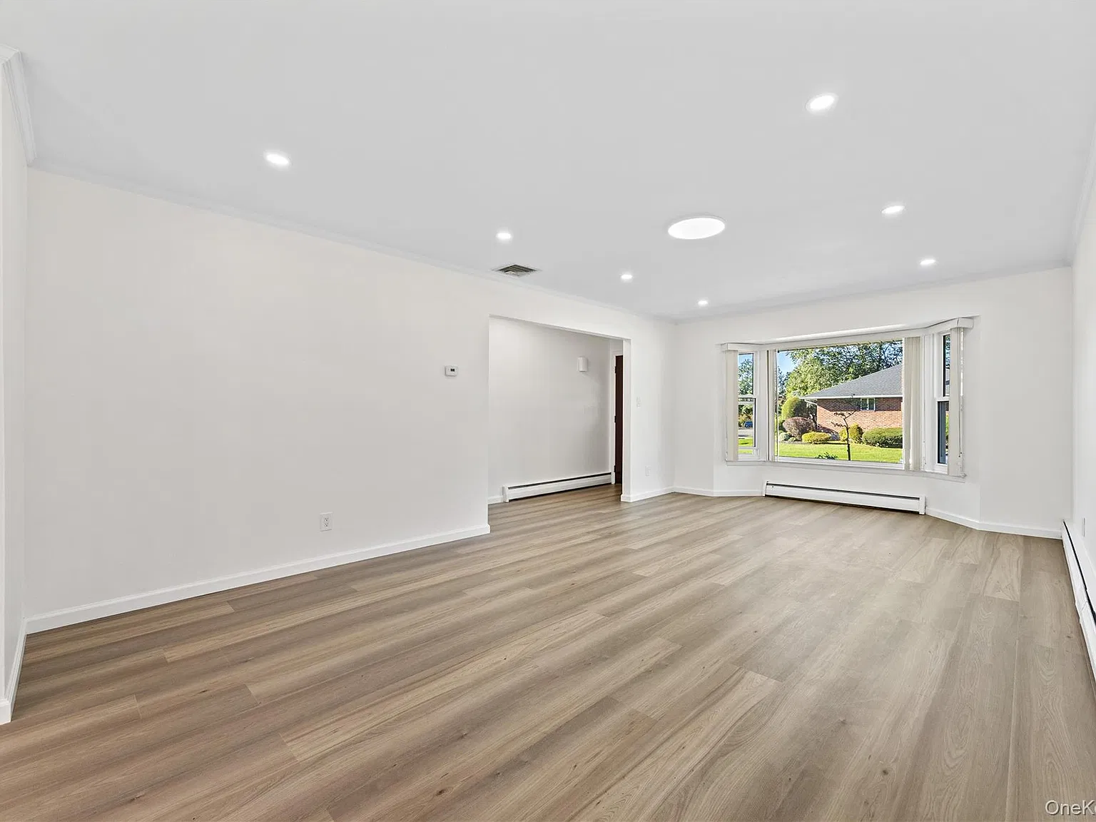 3 bed, 3.0 bath, 1528 sqft, $5,800 — Photo 3