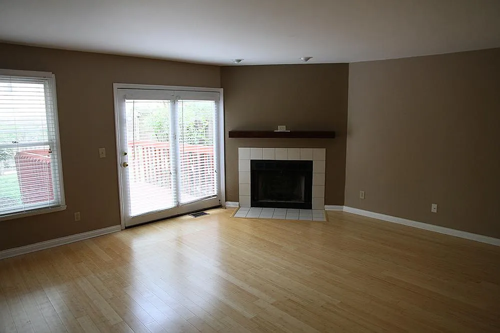 Living Room - 2119 Fulton Ave #D
