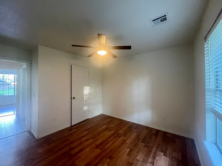 531 Walker St — Photo 4
