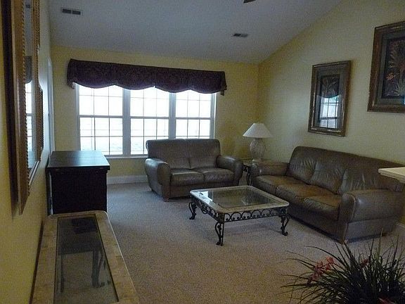 2nd image of 1416 Newbury Ln