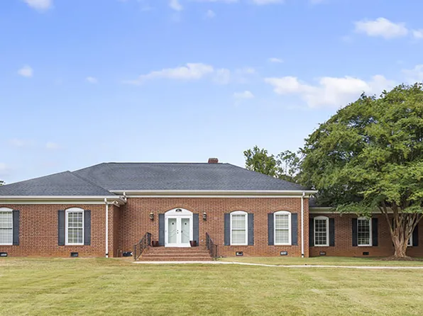 120 Meadowbrook Dr, Greenwood, SC 29649