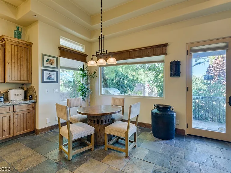 549 Regents Gate Dr — Photo 22