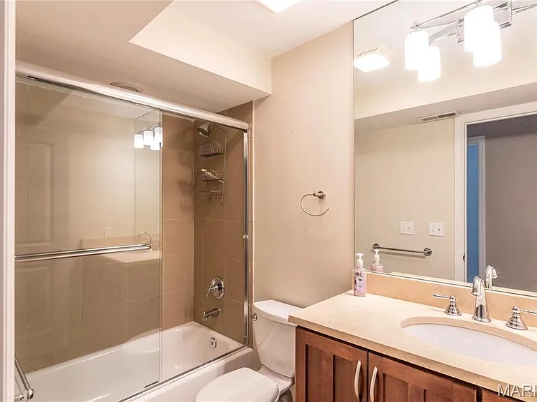 610 Forest Ct #2 — Photo 12