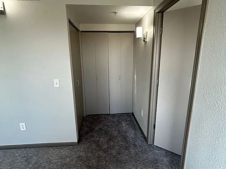 Drake Court — Photo 33