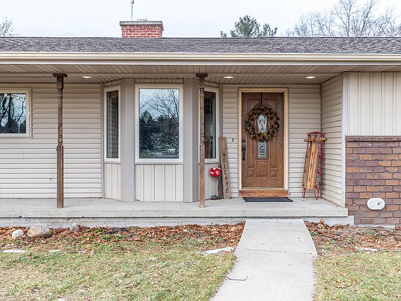 3rd image of 5578 Leonard St