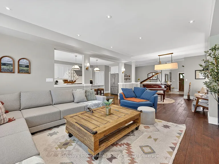 36 Kayla Cres — Photo 21
