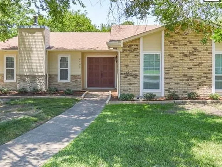 2405 Choctaw Dr — Photo 1