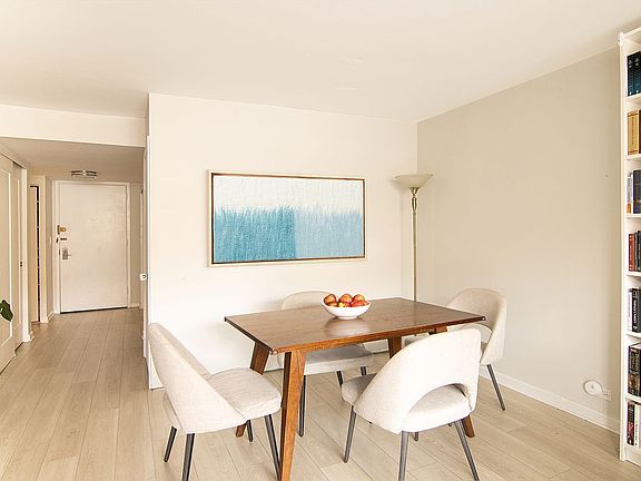 3rd image of 225 W 83rd St APT 5V