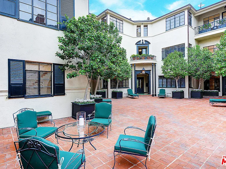 149 S Rodeo Dr — Photo 22