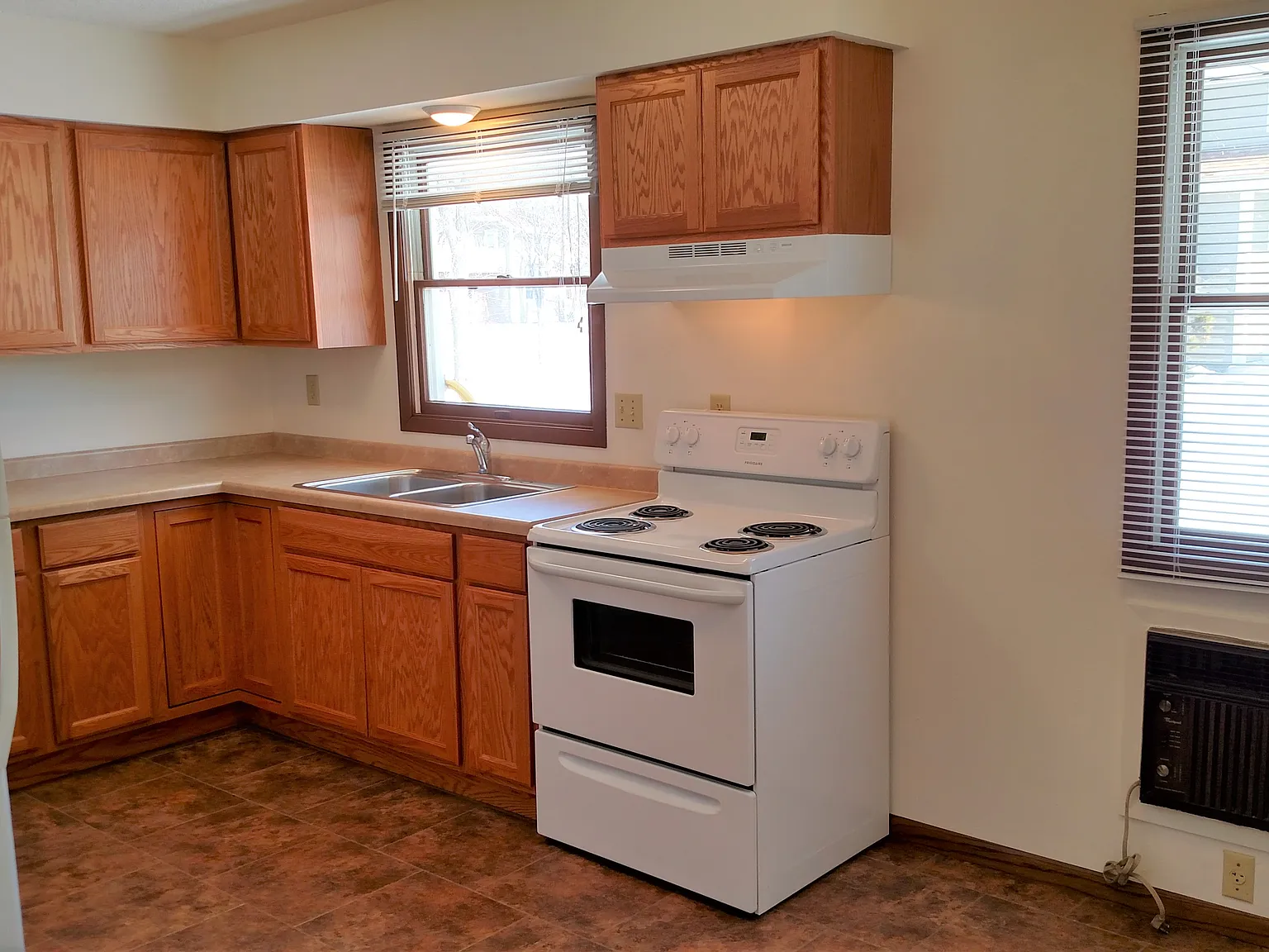 2 bed, 1200 sqft, $1,445 — Photo 3