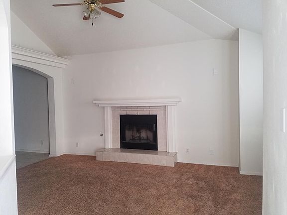 2nd image of 365 Jardin Bello Ave