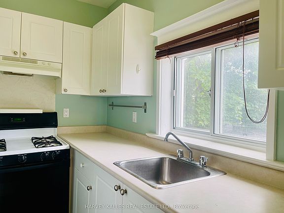 5th image of 218 Heath St W Floor 2