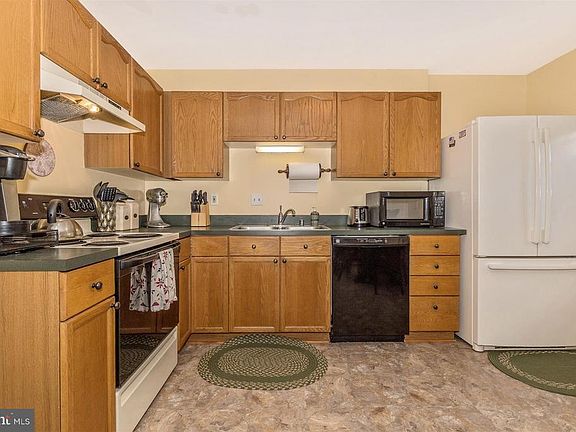 3rd image of 213 Stull Ct