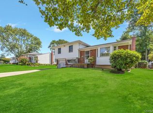 196 Haypath Rd, Old Bethpage, NY 11804