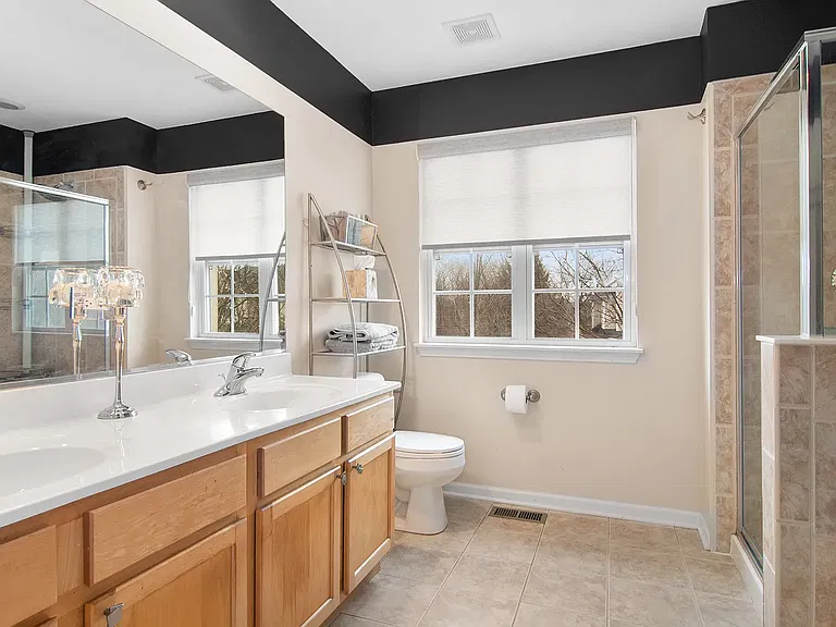 423 Vaughn Cir — Photo 15