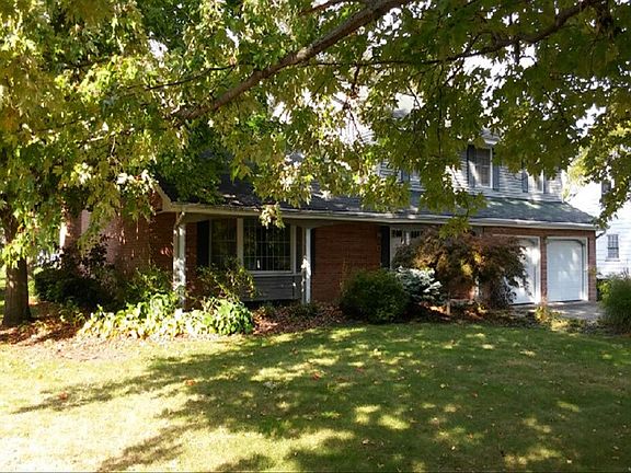 2nd image of 224 Grand Ave