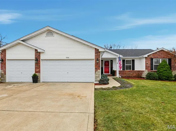 1916 Providence Estate Dr, Wentzville, MO 63385